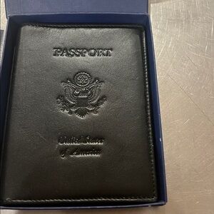 Royce Leather Passport Holder in Black NEW